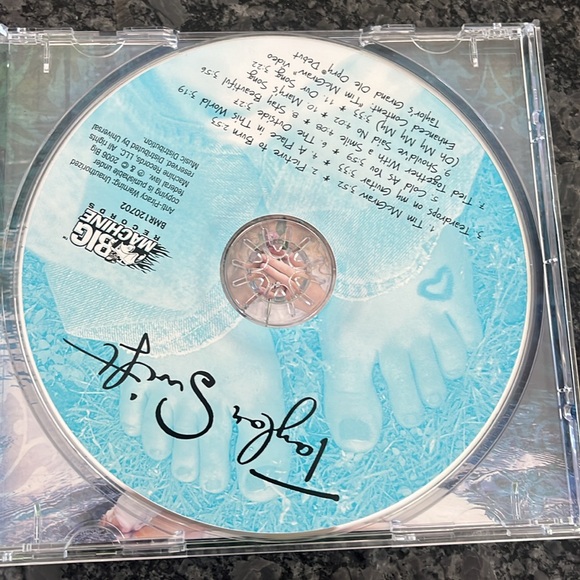 🩵🦋 Taylor Swift Debut CD with OG Picture to Burn Lyrics 🦋🩵 - Picture 3 of 5